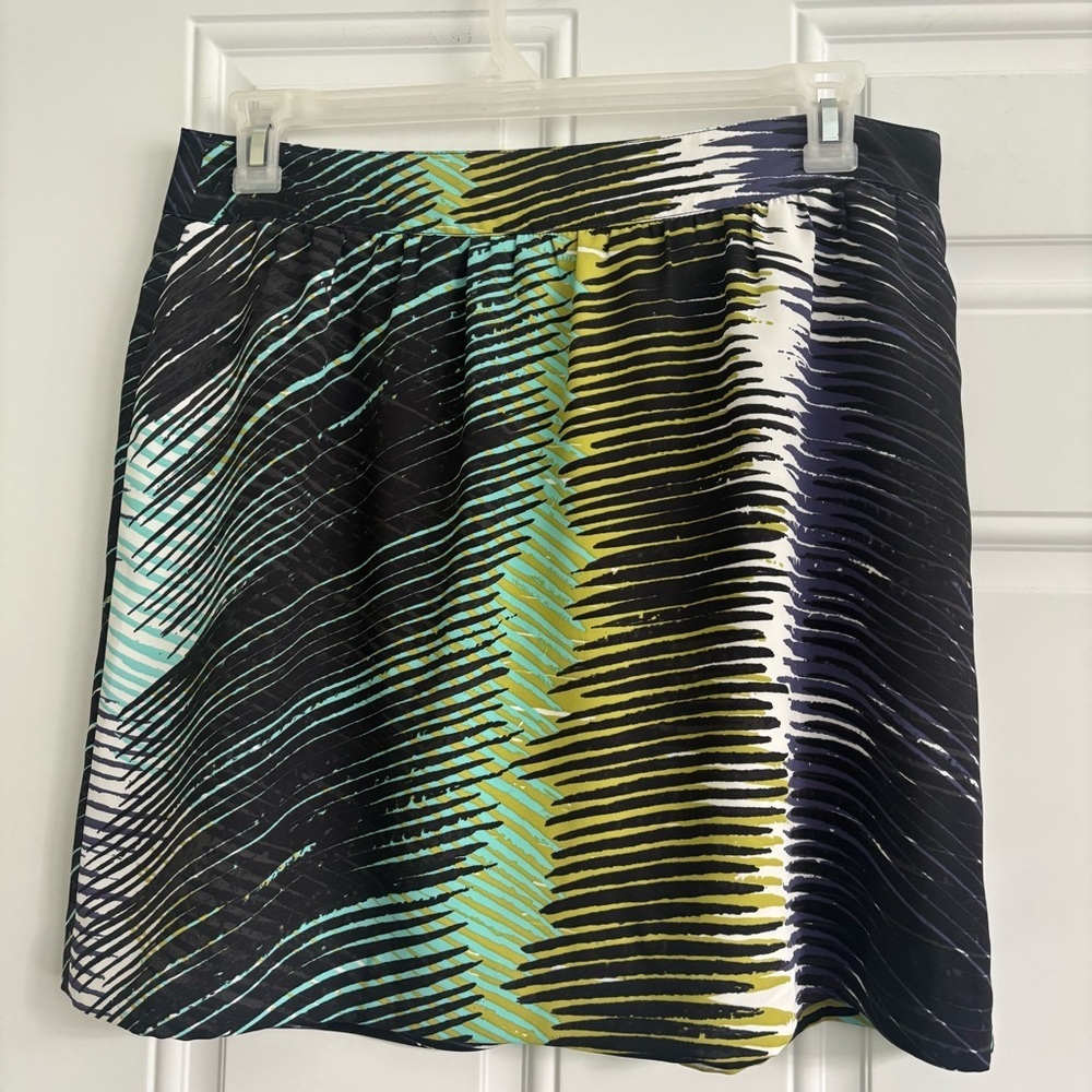 ❤️2/$15 or 3/$21❤️Ann Taylor Loft Stylish Multicolor Lightweight Skirt, Size 10
